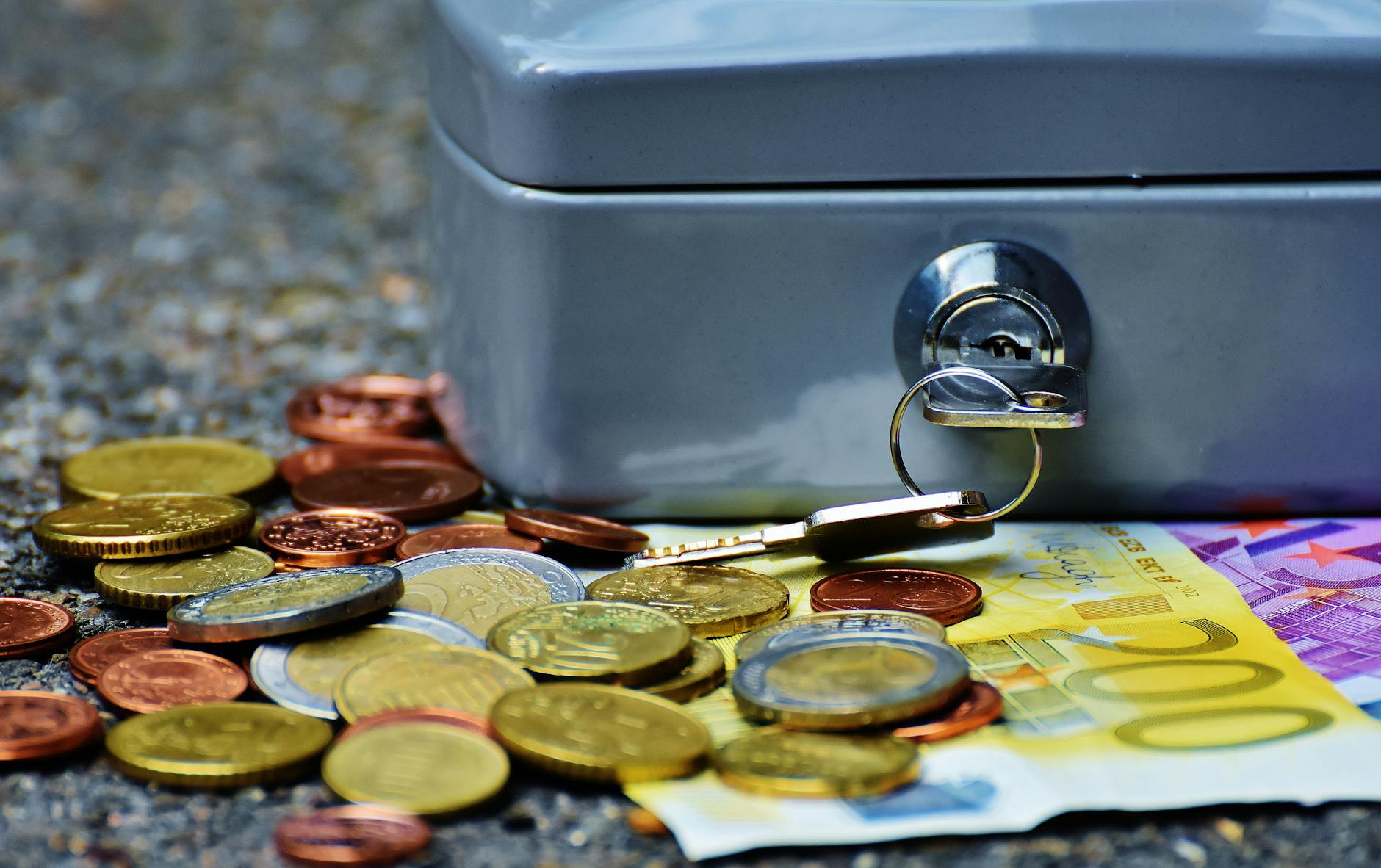 Verifikasi dokumen untuk keamanan finansial